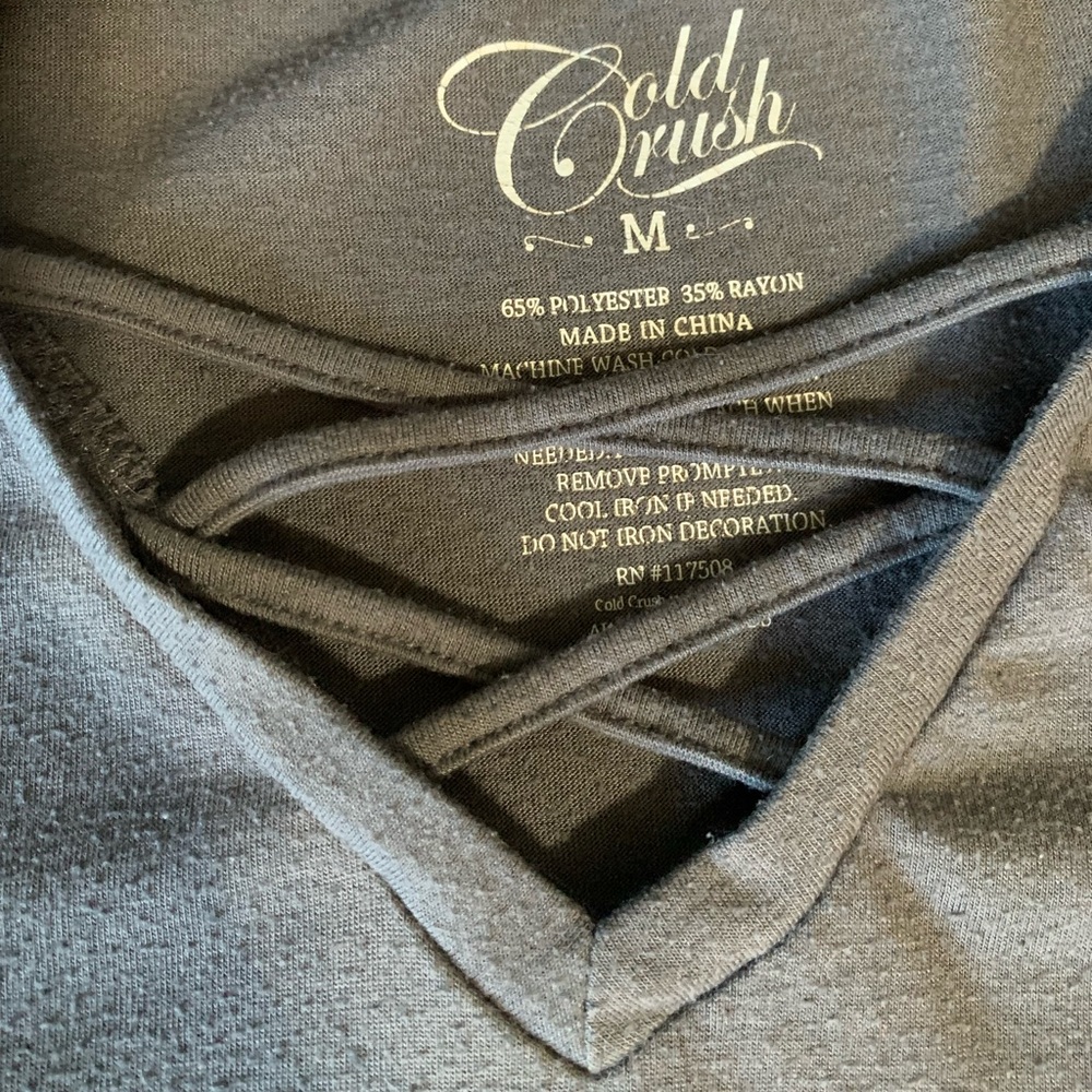 Cold Crush Gray V-Neck Shirt Size Medium